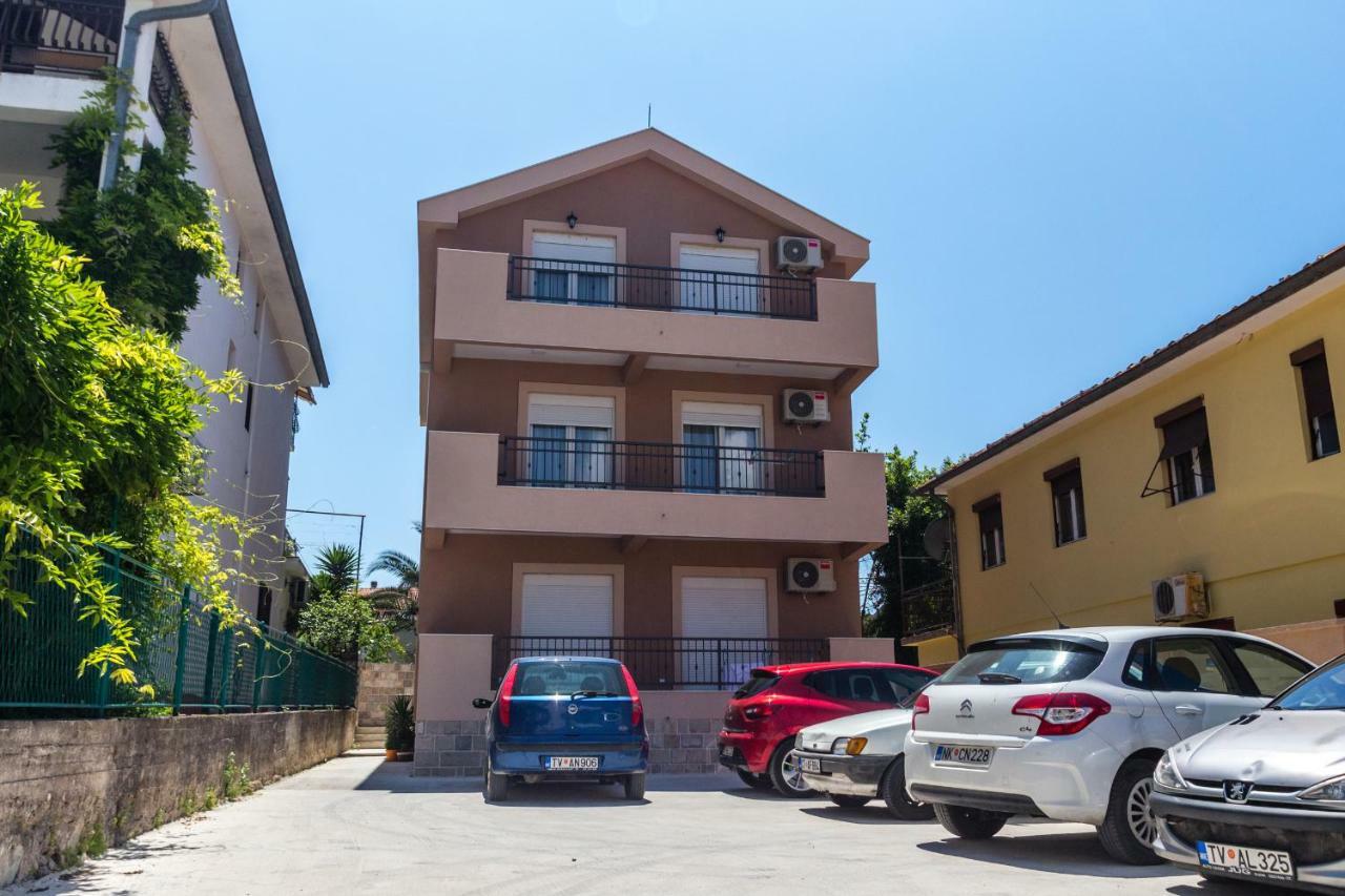 Fort City Apartments Tivat Exteriör bild