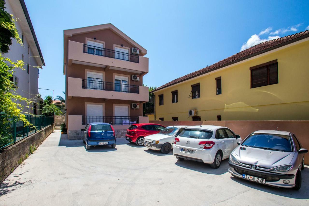Fort City Apartments Tivat Exteriör bild
